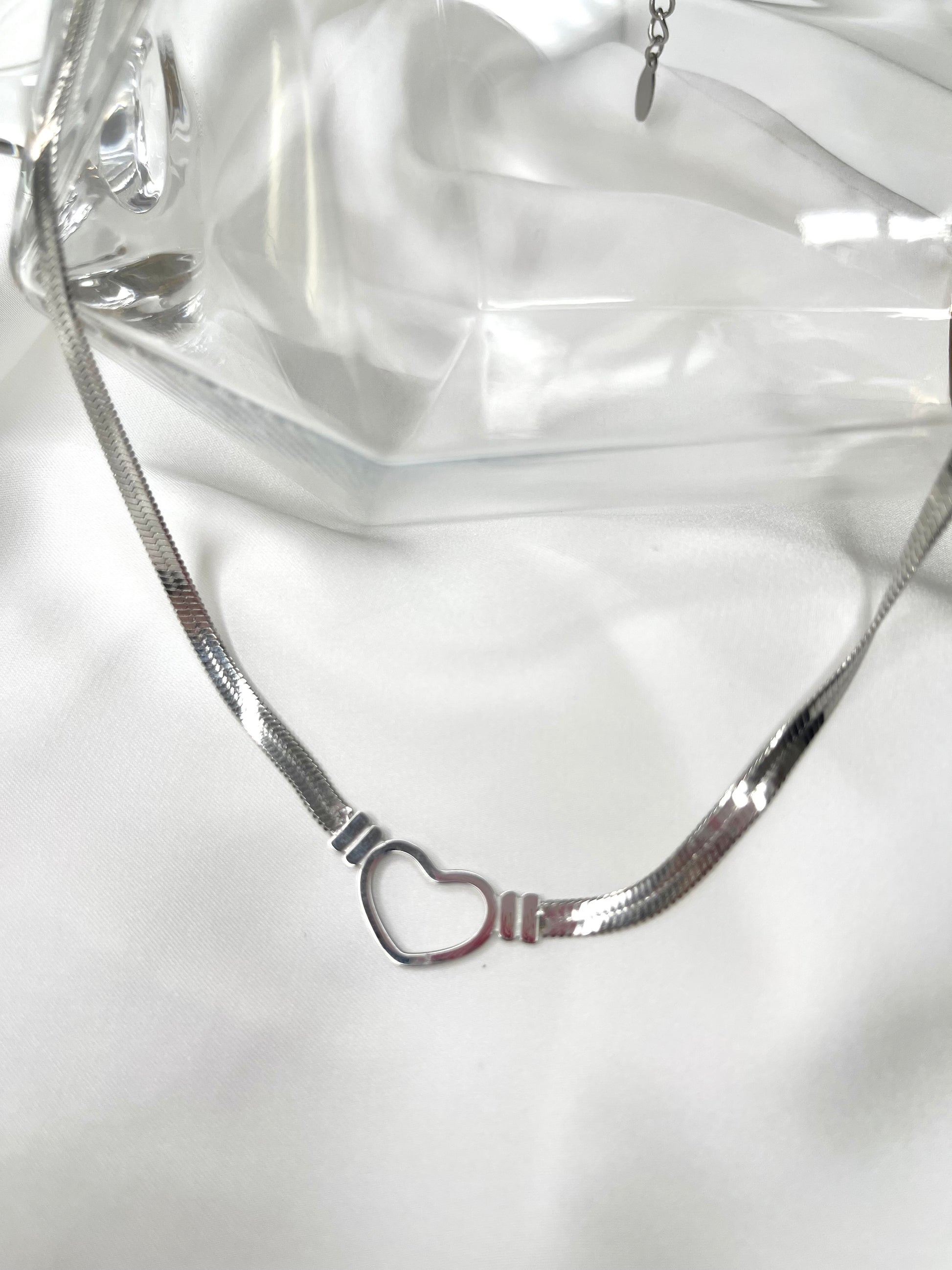 Collana cuore contemporaneo